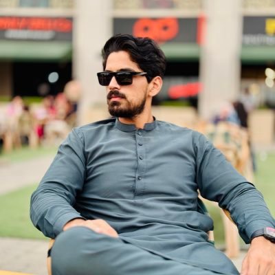 IdhrKyaLikhte's profile picture. lets just move on!!!