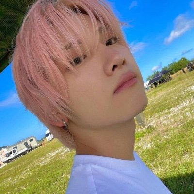 the biggest pink hair yuma enthusiast ᥫ᭡. |19 she/her