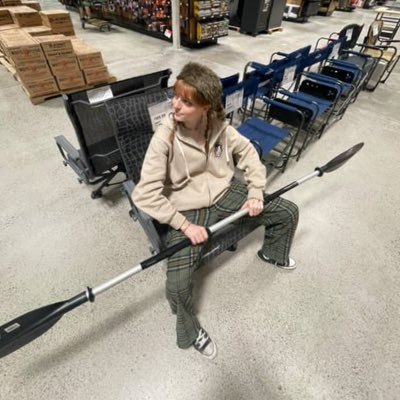 maddie_bee_raps's profile picture. twitter makes me feel like a sophomore again