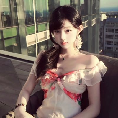 PoetDxyPuppy's profile picture. 只喜欢钱，只想做一只小猫。 不难看出博主是一个真实的有趣的优秀的美女。文化水平高，热爱学习各种技能，才艺多，所以只谈sugar daddy，爱找职业走地鸡的别找我玩。虚己以游世，乘物以游心。