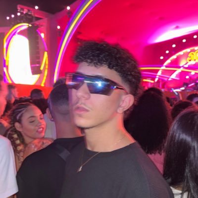 filho de alguém que nasceu no Maracujá, sim, essa cidade existe. Medicina. 21y