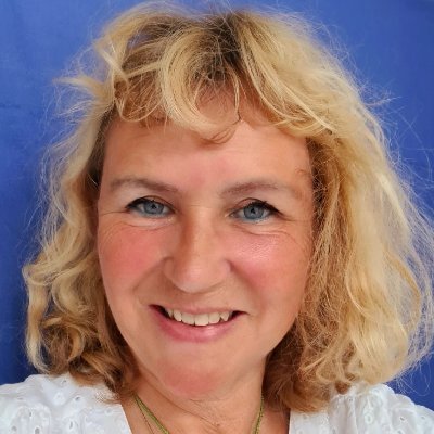Communicatie, journalistiek, voorlichting en PR, vooral in zorg en medische sector. Illustraties. Optimist met passie voor taal.