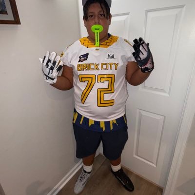 5’8|250|NG/DT C/O2032|ranked #1 defensive tackle for my graduating class |Hard worker| Great student