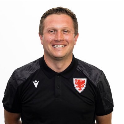 Primary school teacher and FAW Tier 2 Referee. Football is always the winner. ⚽️