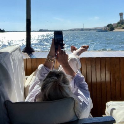 siasees's profile picture. Intrepid investor, inquisitive flower child, créateur d'aliments délicieux, & amore di laughter & sunshine. The lady ❤️s #gold. Opa!