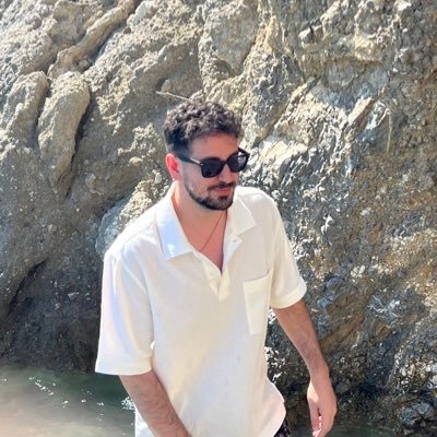 Indie iOS developer • I build and launch mobile apps solo • Sharing my journey & experiments