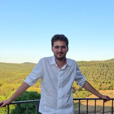 Estudiant matemàtiques i filosofia. Lluitant per la meva nació des de l'esquerra.