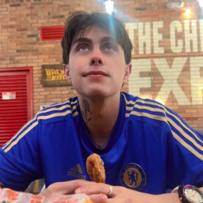 Sxvdx2's profile picture. Streamer y amante de un deporte donde patean 22 millonarios un balón