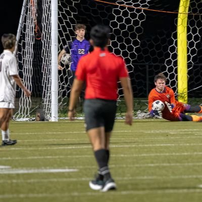 jonathan_yax's profile picture. • very injury-prone • I only have this to enter contests 🏆 • ⚽ enthusiast