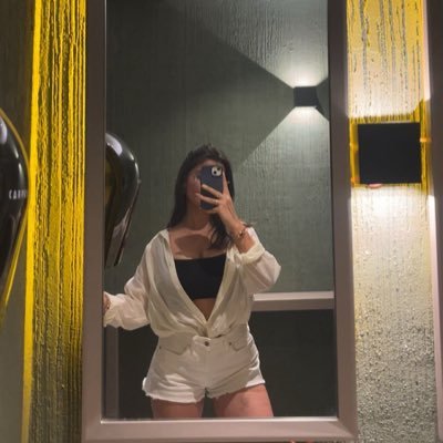 eylullduru's profile picture. hey mom, i’m fucking genius