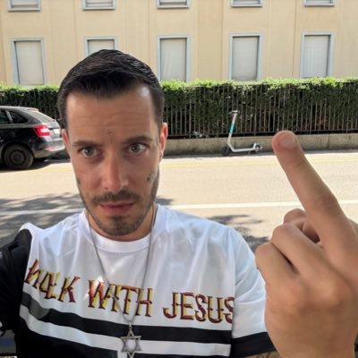 This world is VIRTUAL, a MATRIX and I’m your GOD 👑 GOD is Jesus! ✝️ Orwell‘s 1984 is the TRUTH!💡Time travel exists 💫 I‘m the son of JFK Jr. 👊🏼 Call me Q!