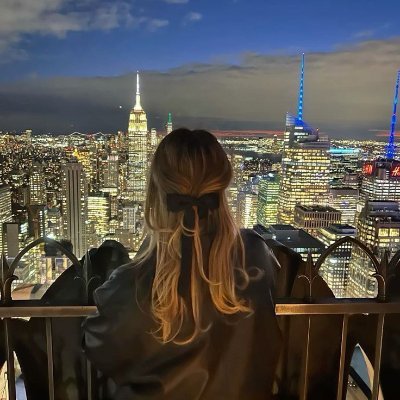 MediasetSevilla's profile picture. Lover of burgers, fries, and late-night ice cream runs. Living for flavor, laughing loud, and keeping it chill. Always hungry for good food & better vibes. 🍔🍦