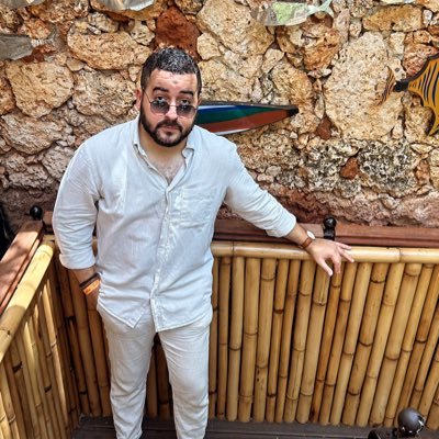 No eres lo que tienes, solo eres lo que das mi pana. Melomano