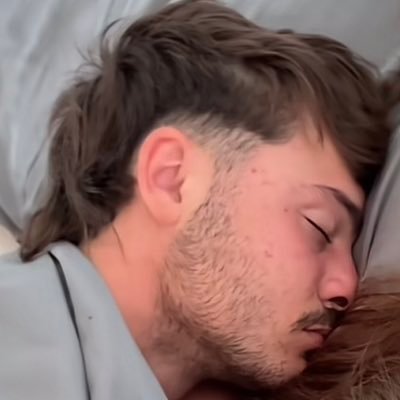 bout___fioo's profile picture. 