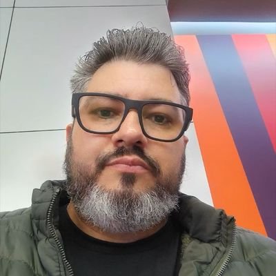Amante de Música Eletrônica, TV e Filmes de terror.