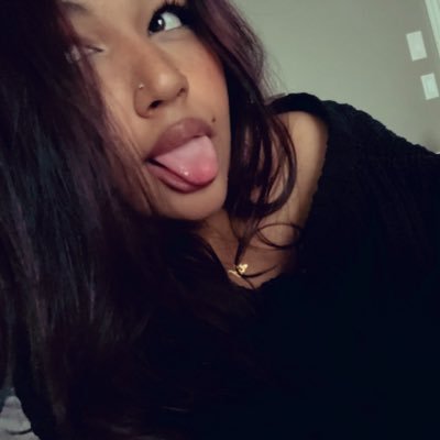 twinuzisbabymom's profile picture. this is a simulation 🧚🏽‍♀️