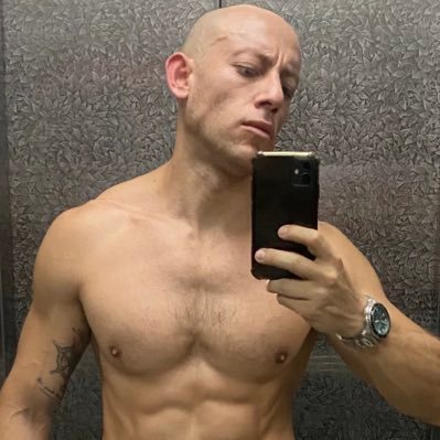Publicista y ahora Abogado, vivo para el deporte, 100%Guarandeño los 365 dias de cada año, listo, siempre listo para todo.