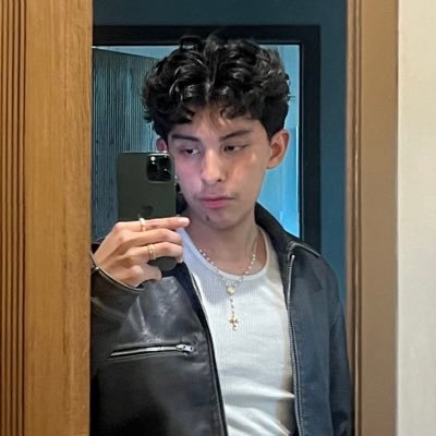 toofeelalive's profile picture. 