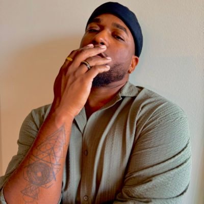 Trying to find the cheat code to life while eating poorly and taking bomb selfies 🤷🏾♂️ (forgot you can’t say 💣)! Oh yeah, I have a law degree 📜
