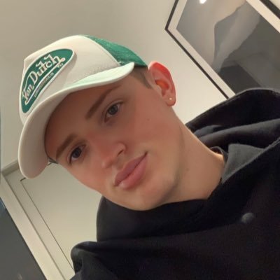 🏳️🌈 | Gay & Single | DM me if you’re bold 🎮 Gamer | 💬 Into fun convos 📍