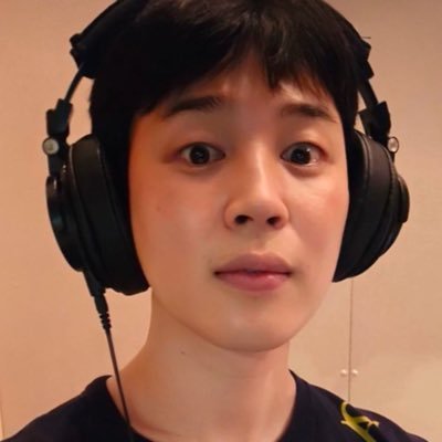 ㅤㅤ eu e o yoongi bebendo uísque e falando mal do capitalismo