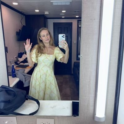 Backup page of Actress/ Mushroom forager/ Dog Mom/ Scientific American Subscriber/ Captain Marvel/ party Person
I only text here on my Backup page