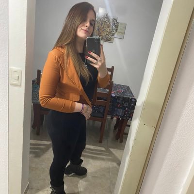 FlaCanete's profile picture. Ariana ♈
14/04-
Afortunadamente existen otros días, otros sueños, otras risas❣