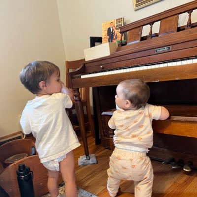 RLEyman's profile picture. Rebecca Eyman SpiderLagoon Photography