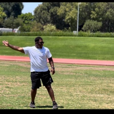 MOORPARK COLLEGE RUNNINGBACK COACH •/ 105% self motivated