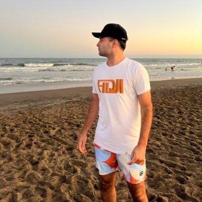 Emerbaez's profile picture. Estoy preparado para los días salados, cualquiera que camine se tiene que haber resbalado.