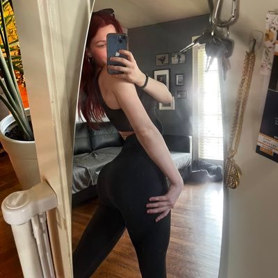 Femdom mommy new here and ready to play dm my private telegram 👇🏻💦👸(goon mommy)