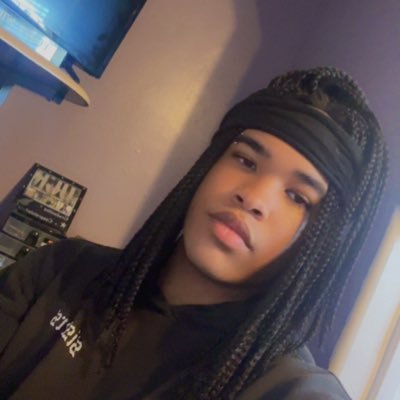 Jehaaniee's profile picture. Drowning in my feelings.