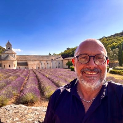 journaliste, expert immobilier, photographe amateur, passionné de sport, Epicurien, etc