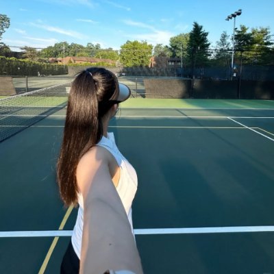 danielle_l93752's profile picture. I am a single woman who loves golf and is currently a limited partner in several companies.