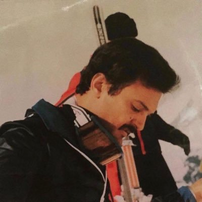 أنا أكثر بشر ماهو بـ عادي ولا مألوف .