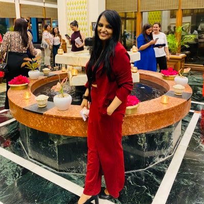 Dr Pooja Tripathi Profile