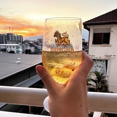 40代後半、ひとり暮らし。人の心に関わる仕事をしながら、陽が少し傾き始めた人生の午後のような時間を生きています。今とこれからを少しでも機嫌良く穏やかに過ごすために、調べたり考えたり試したりしています。