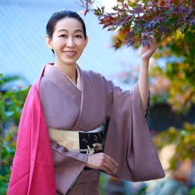 kumiko_material's profile picture. 手塩にかけられた布や着物を愛してます藍染草木染めで16年|着物屋さんでの染め５年|📙今年、初のKindle出版します|エナジーセラピスト✨エネルギーを整え才能開花🌸|フォローすると、こんな変わった人でも思いっきり輝いて生きていけるんだって希望ができます😘 #ライカレ二期#億楽ライファー