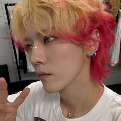 induratizeee's profile picture. just a girl that loves luhan and exo sm