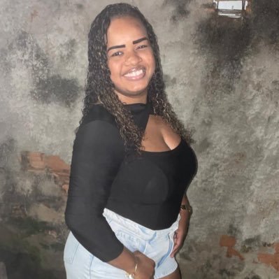 Onde Deus habita, o inimigo não prevalece!!!🙏🏾🙌🏾 Luiz, Thay, Valentina e Laura 😍💙❤🤞🏾