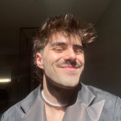fan account — 🦋 dime si un día caigo en otra playa tú vendrías a verme (harry, louis, martin & juanjo)