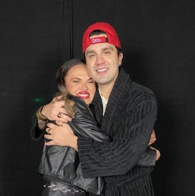 Música salva vidas e a sua voz salvou a minha {@luansantana }