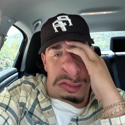 okelopr_'s profile picture. 