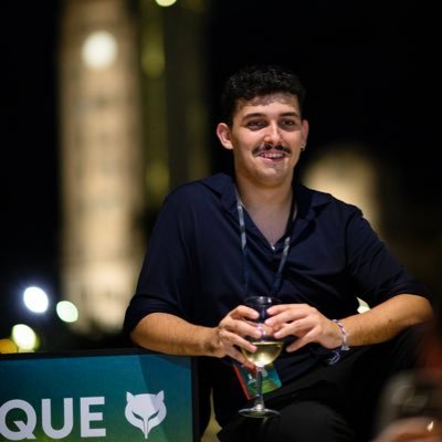 27. Periodista. Cinéfilo y seriéfilo. Yo no soy fan de nada, solo de Anatomía de Grey. Hablo de cine en muchos sitios.