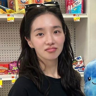 stuartbutbig's profile picture. selective transparency is an art