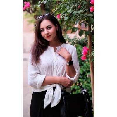 نگه جز پیش پا را دید، نتواند
که ره تاریک و لغزان است
وگر دست محبت سوی کس یازی
به اکراه آورد دست از بغل بیرون
که سرما سخت سوزان است