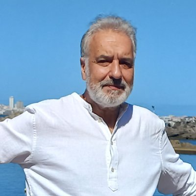 He vivido en Bilbao, Coruña, Nagoya (Japón), Madrid y Toledo. Me gusta la filosofía y la literatura. Acabo de publicar