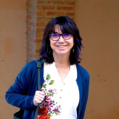 Estudié ingeniería, pero me siento escritora. De relatos y novelas con alma y aristas.