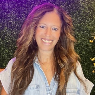 Em_Squires's profile picture. 