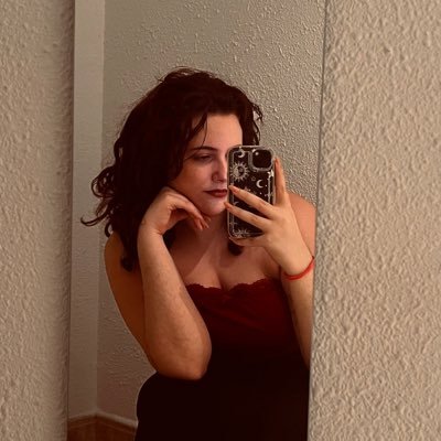 _lauragzzz's profile picture. `✵•.¸°✵. horny depressed bitch ,¸.•✵´ 🧸